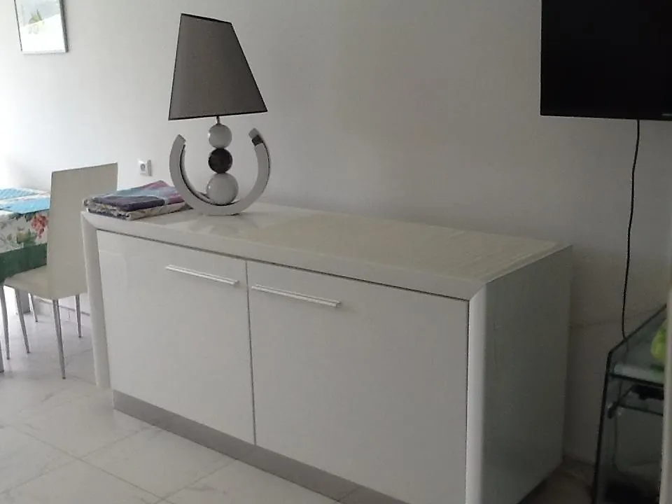 Studio 23 Orient Bay Apartment